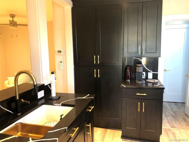 Building Photo - 94 Main St