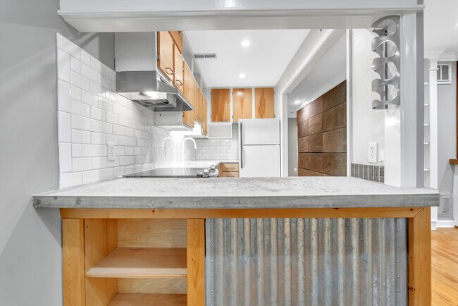 Foto del edificio - 1651 Lamont St NW