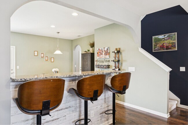 Foto del edificio - 1300 Riverbirch Way