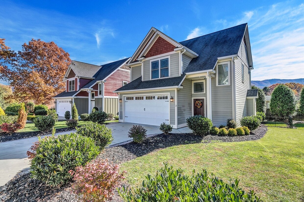 3 Gold Leaf Walk Way, Black Mountain, NC 28711 House Rental in Black