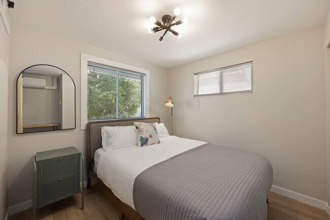 Foto del edificio - 5116 S Brighton St