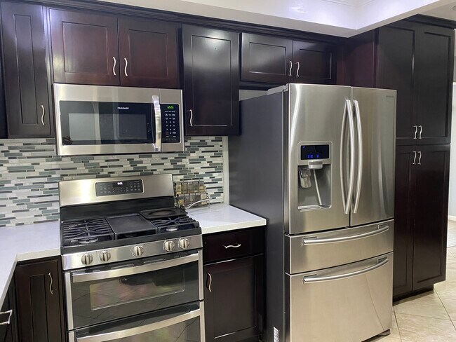 Foto del edificio - 34871 Gladstone Pl