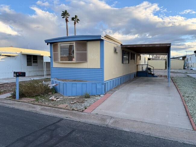 Building Photo - 3601 E Wyoming Ave