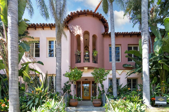 Foto del edificio - 437 N Sycamore Ave