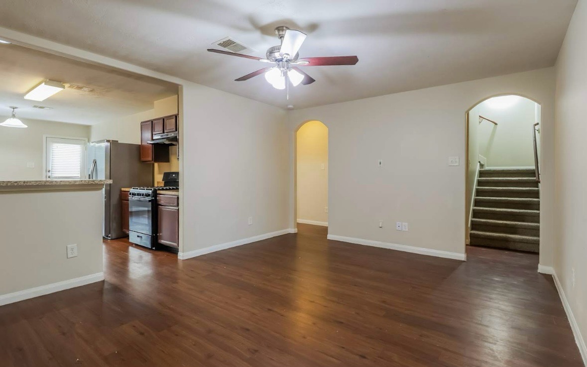 Foto principal - 6353 Scotchwood Dr