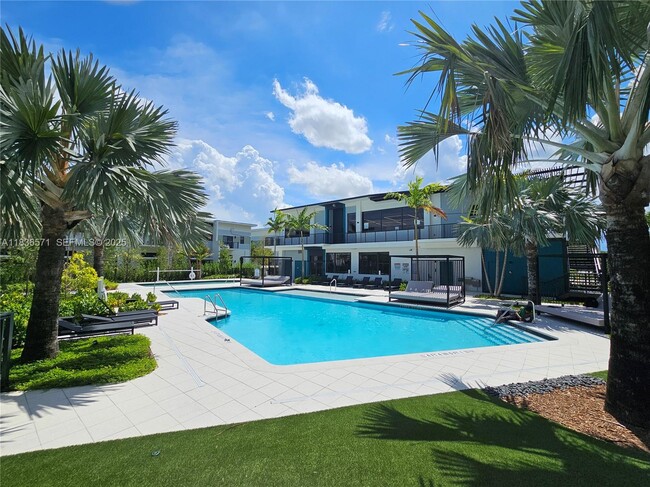 Foto del edificio - 4400 W Sunrise Blvd