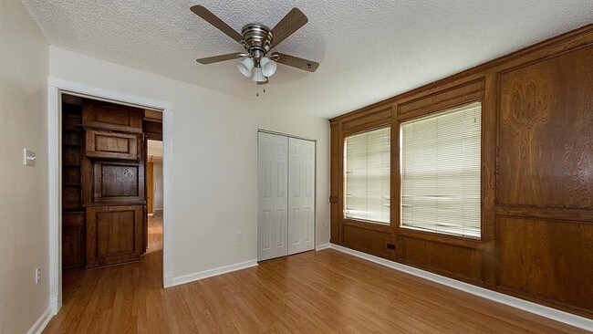 Building Photo - 8141 Glenbrook Dr