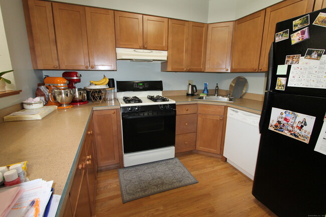 Foto del edificio - 731 Cypress Rd