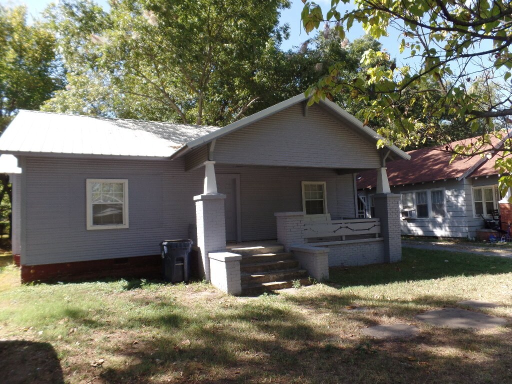 Primary Photo - 307 W 14th St