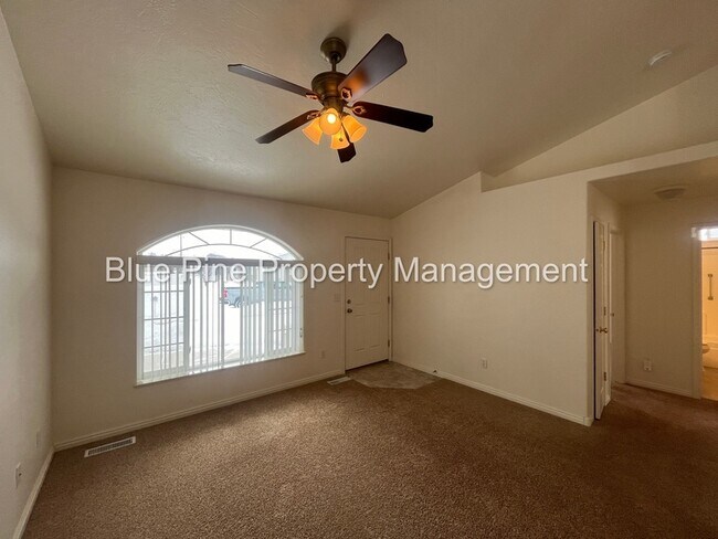 Building Photo - 2546 Brandon Dr