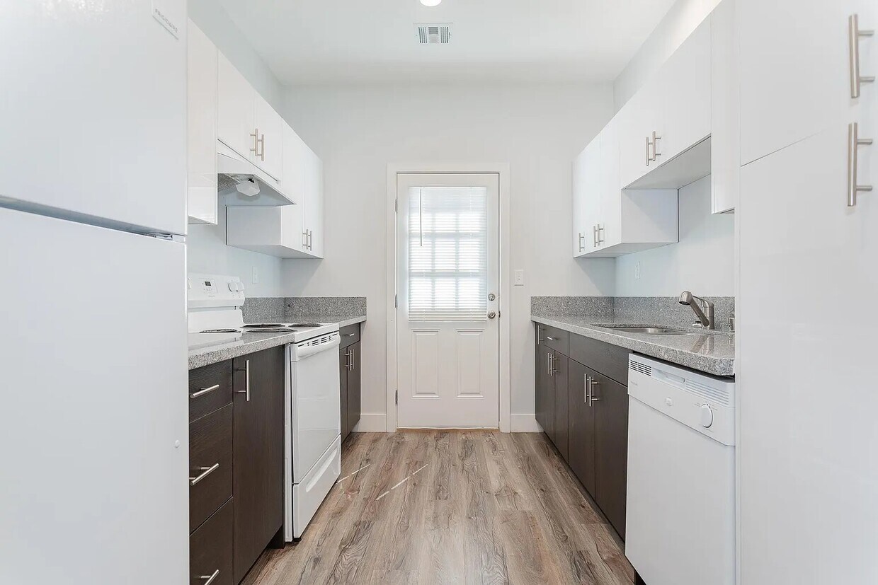 Foto principal - 1681 S Dandelion St