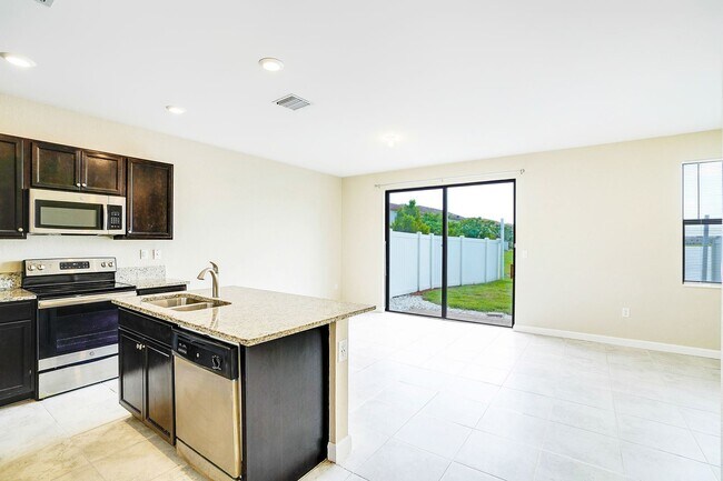 Building Photo - 3 br, 3 bath House - 10026 W 32 Ln