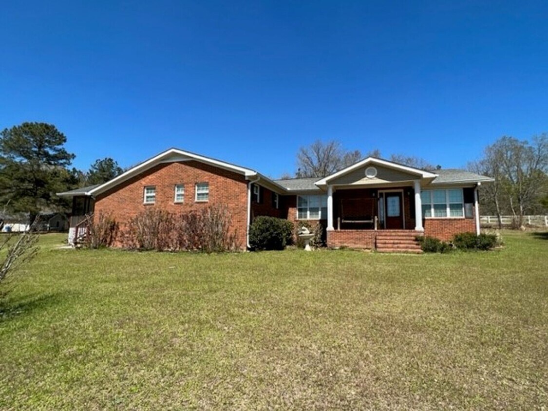 Primary Photo - 3 Bed/3 Bath 16 acres, Barn, Pond!