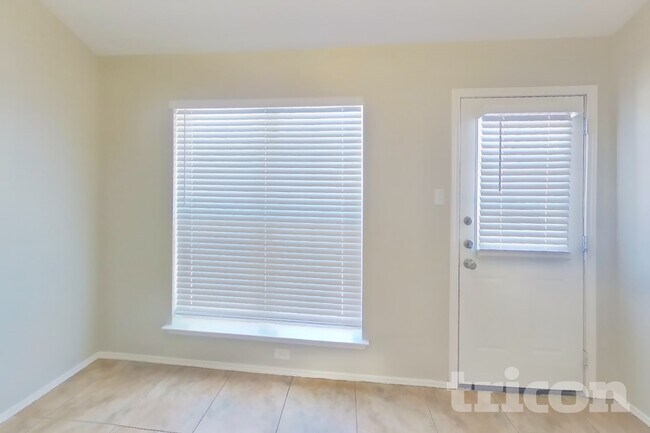 Foto del edificio - 413 Rustic Grove Ln