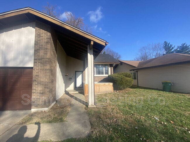 Foto del edificio - 1622 Barkwood Dr