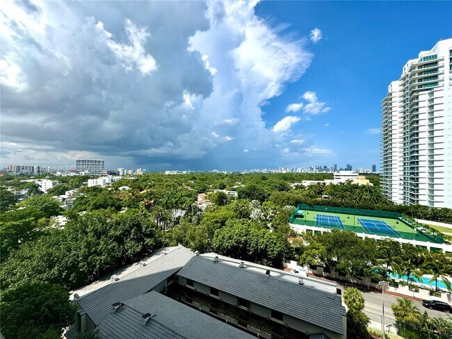 Foto del edificio - 2678 Tigertail Ave
