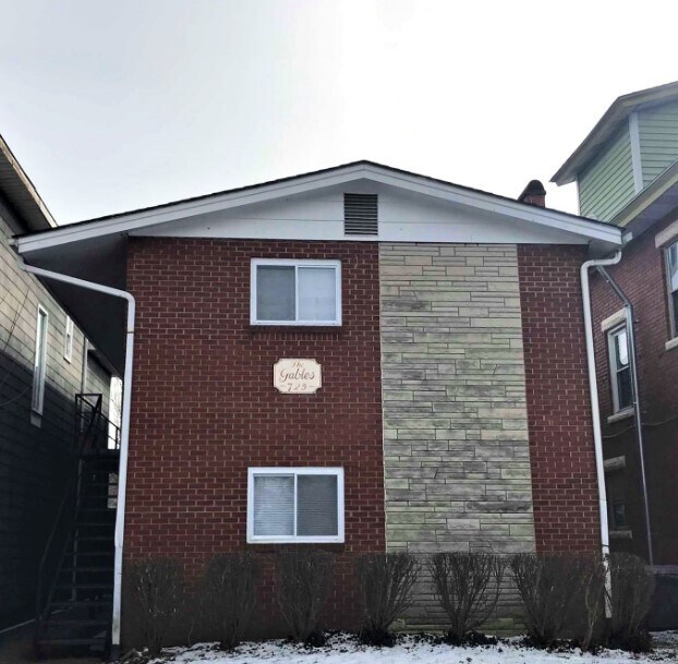 Primary Photo - 725 10th Ave