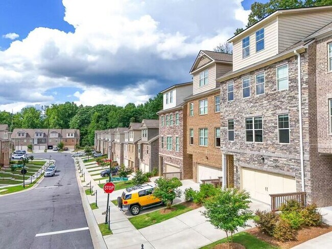 Foto del edificio - 6065 Arbor Knoll Pl