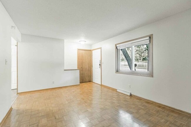 Building Photo - 696 Larpenteur Ave E