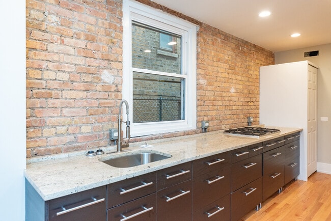 Foto del edificio - 1122 W Addison St
