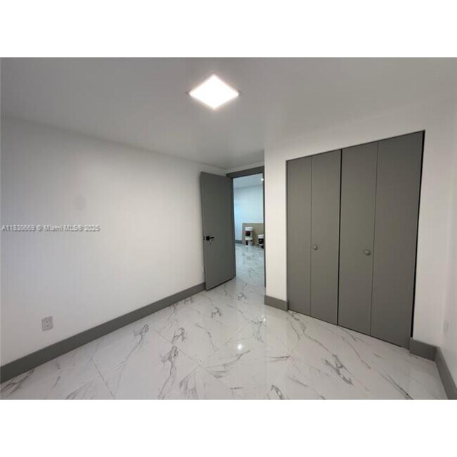 Foto del edificio - 1700 SW 10th St