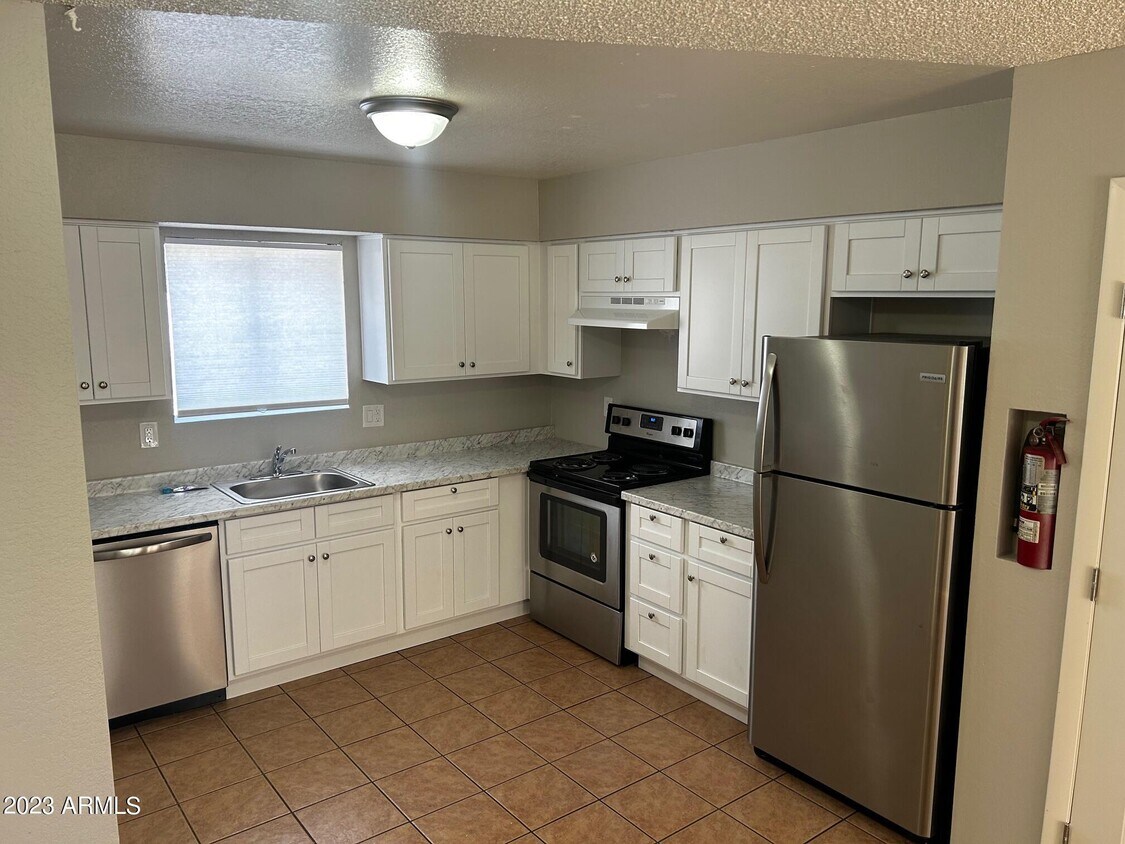 465 W Ivyglen St Unit 102, Mesa, AZ 85201 Room for Rent in Mesa, AZ