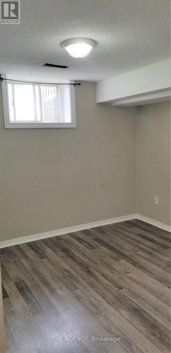 Photo du bâtiment - 236 Demaine Crescent