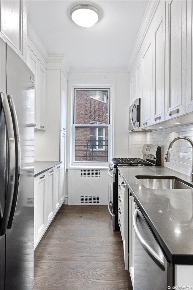 Building Photo - 73-12 35th Ave