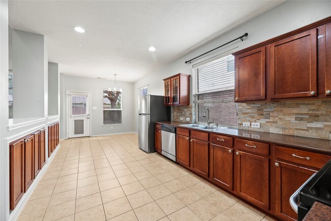 Foto del edificio - 16127 Spur Canyon Ct