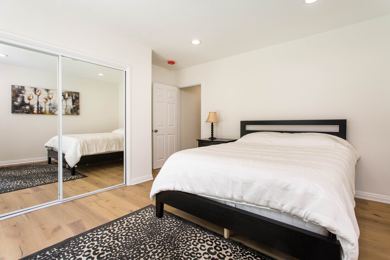 Foto principal - 22335 Kittridge St