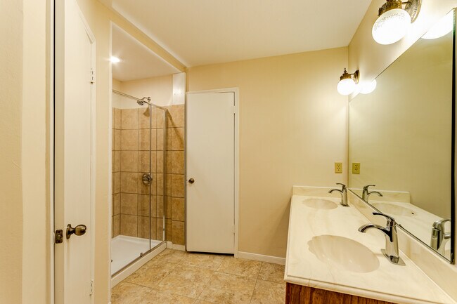 Foto del edificio - 22802 Whispering Willow Dr