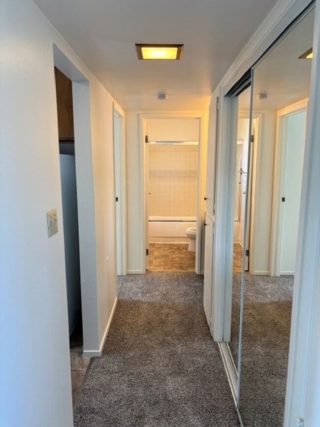 Building Photo - Jersey Way Apartments