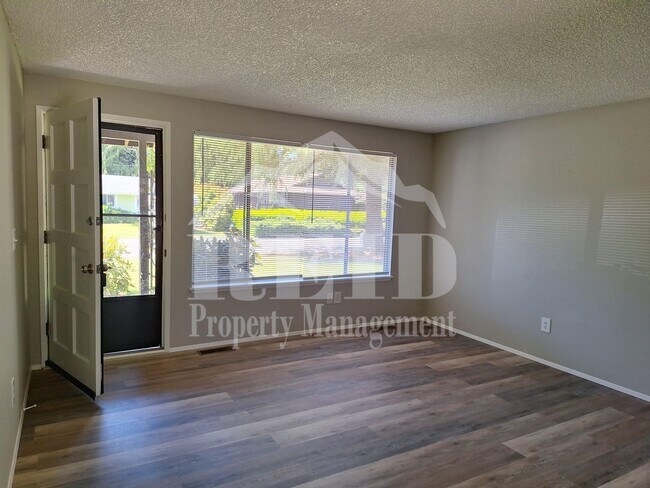 Building Photo - 3 BEDROOM RAMBLER - CENTRAL KITSAP