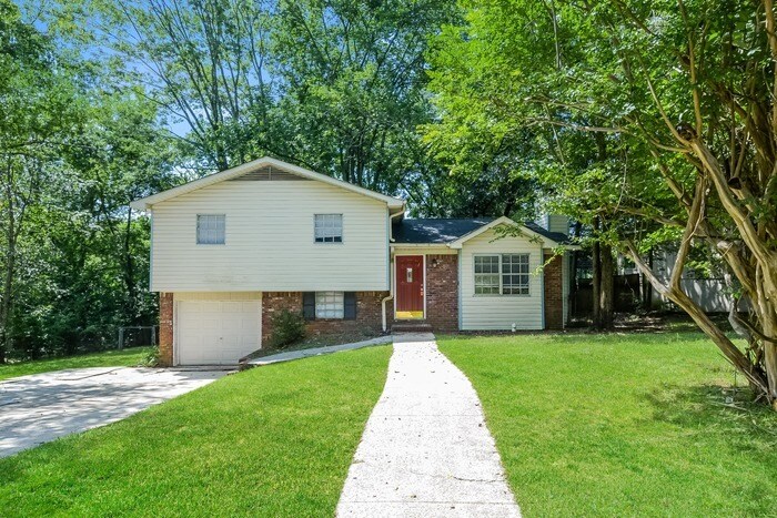Primary Photo - Cozy & Classic 3 Bedroom