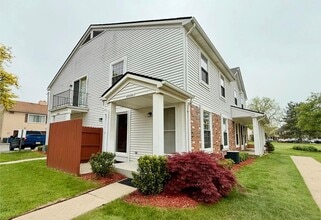 Building Photo - 42484 Saratoga Rd