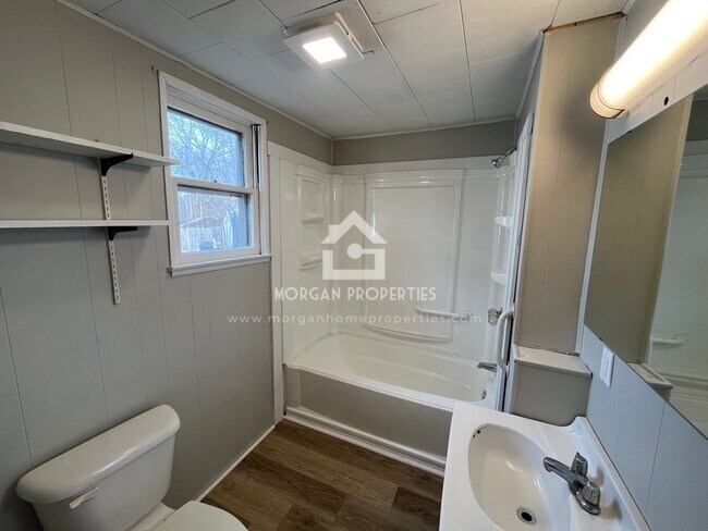 Foto del edificio - 324 Park Ave