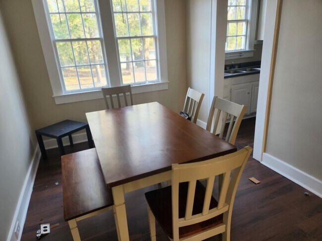 Comida - 1703 W Montgomery Rd