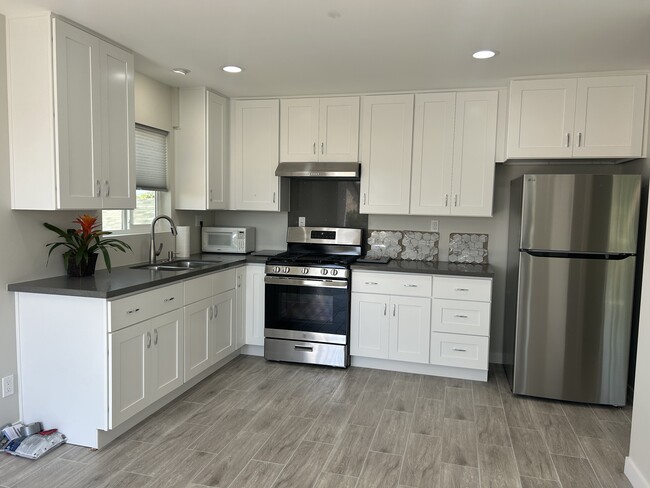Foto del edificio - 2143 W 82nd St