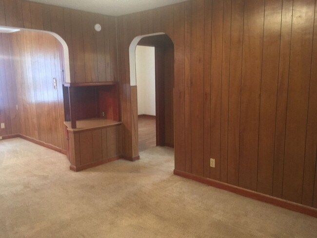 Foto del edificio - Cute 2 bedroom home for only $895 in conve...