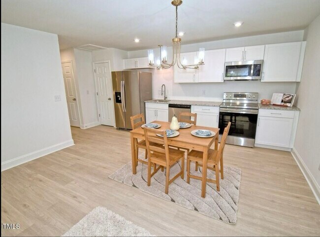 Building Photo - 130 S Estes Dr