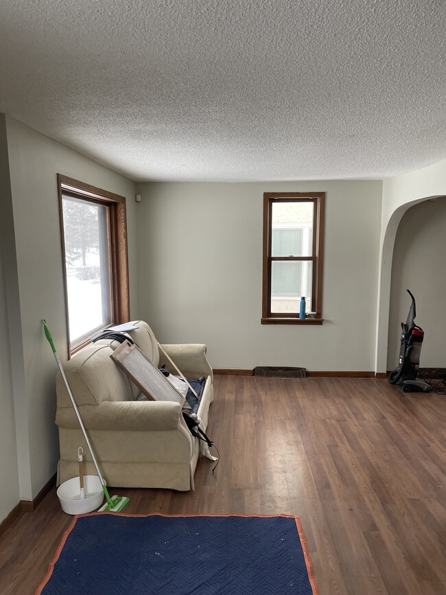 Building Photo - 3234 Xerxes Ave N