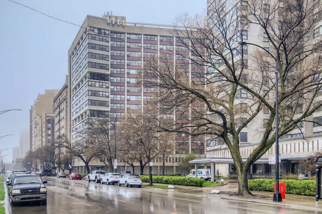 Primary Photo - 3420 N Lake Shore Dr