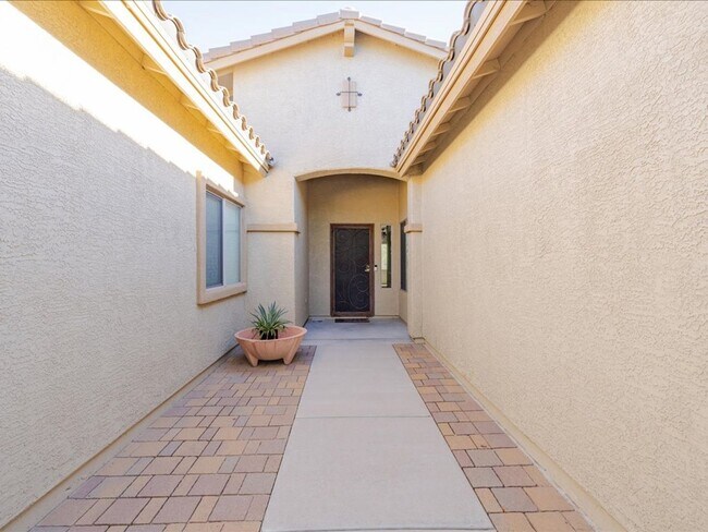 Foto del edificio - 4 Bedroom 2 Bathroom