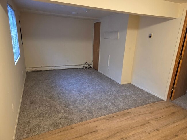 Building Photo - 1707 Meadowbrook Rd