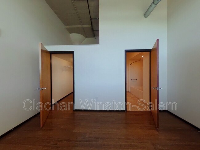 Foto del edificio - 675 N Main St