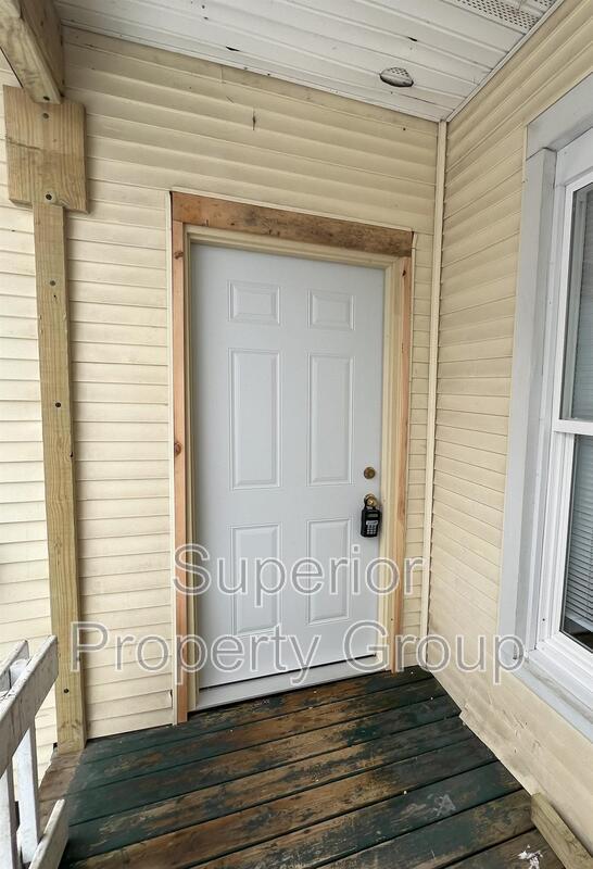 416 S Locust St Unit Lower, Janesville, WI 53548 Condo for Rent in