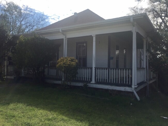 Building Photo - Affordable 3/2 on corner lot