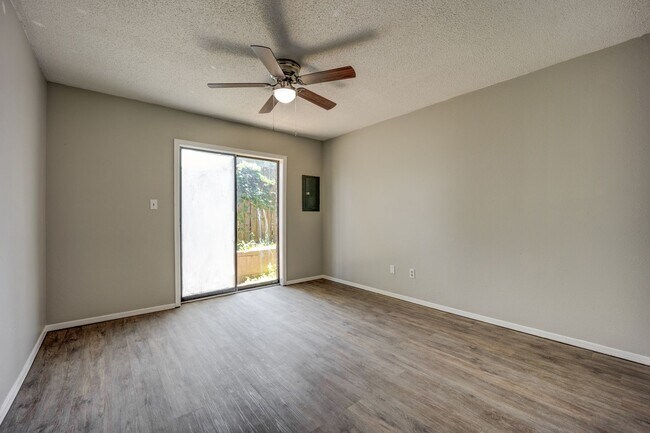 Interior Photo - Cottonwood Apartments