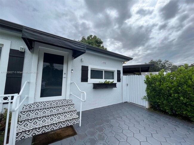 Building Photo - 600 Forrest Dr