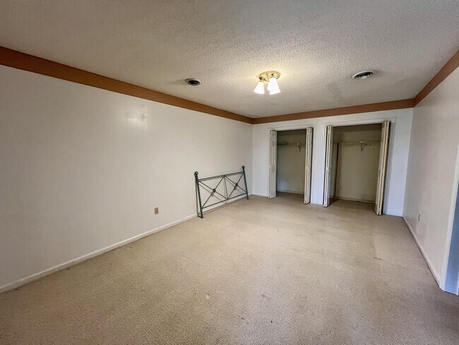 Building Photo - 1402 Fleetwood Plaza